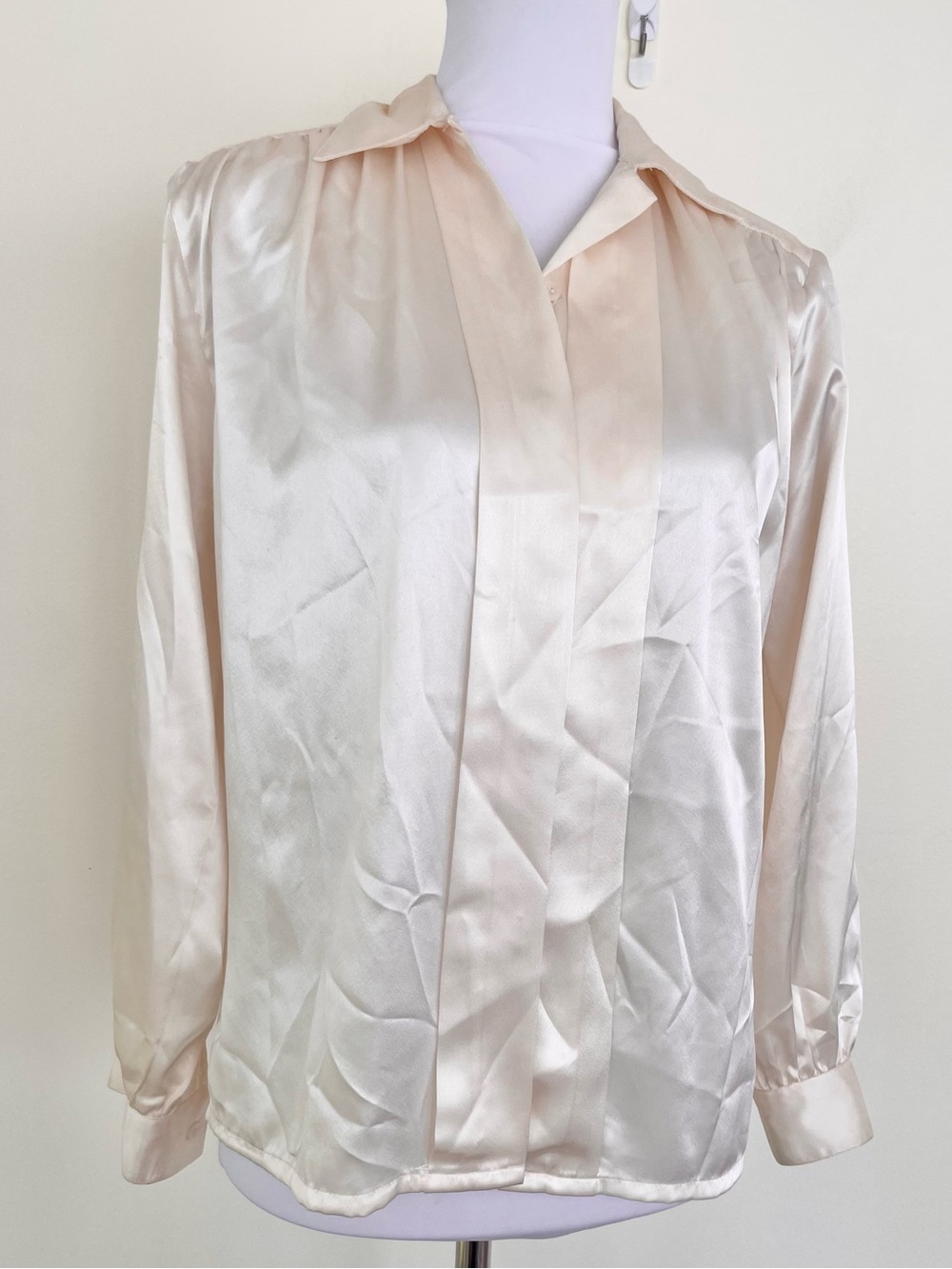 Vintage Polyester Silk-Like Button Up Long Sleeve Blouse Top Ivory Cream sz 6